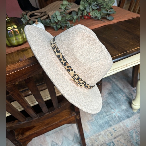 Wool hat - Picture 2 of 4